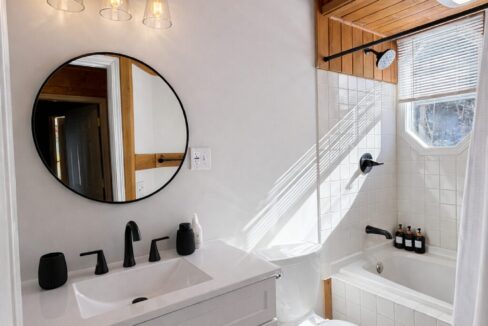 5F3BFDE1-6642-4F4B-80D8-B13633E84A70