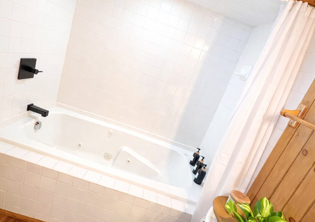 6BB8CE85-028B-4628-BBA2-2FA642918F34