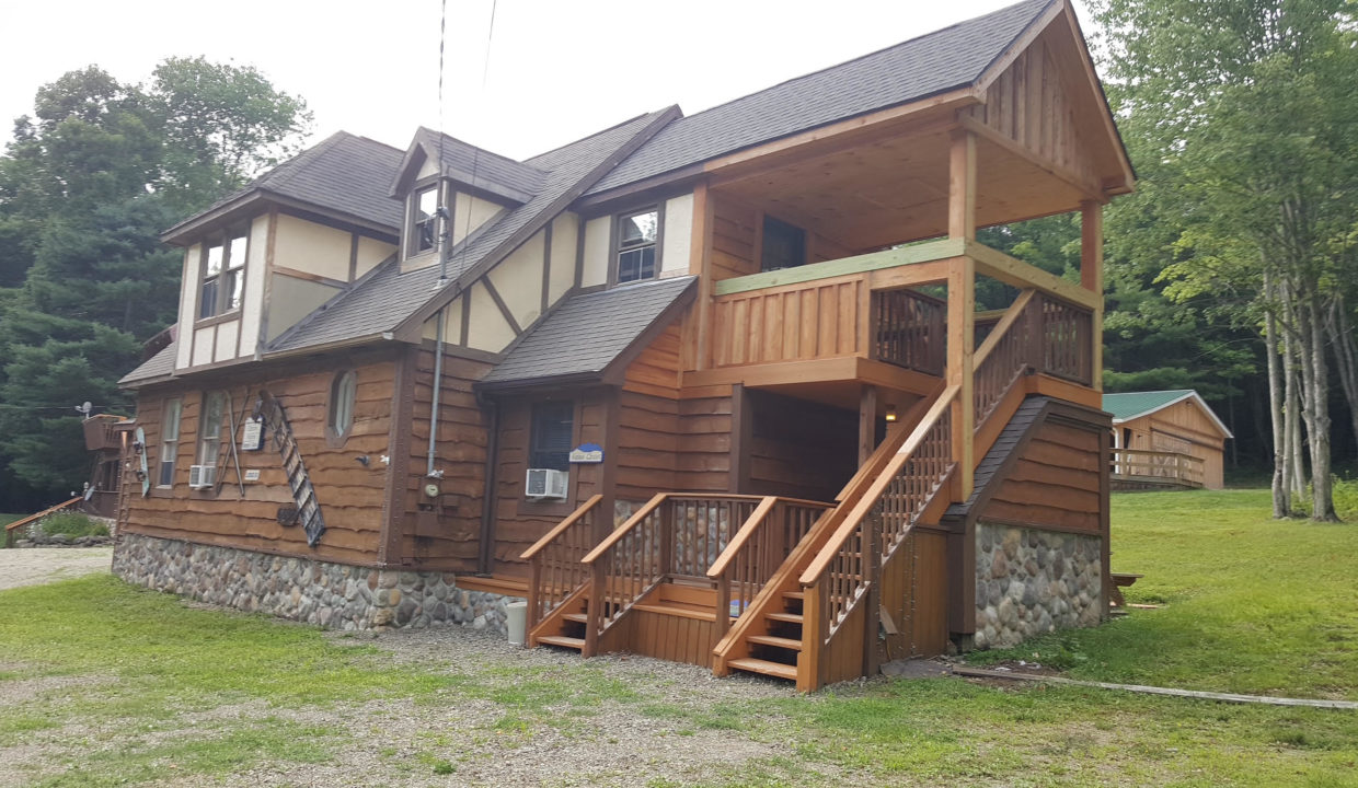 Mardi Gras Cabin #3 Stone Mountain Chalet Summer Rentals Ellicottville NY