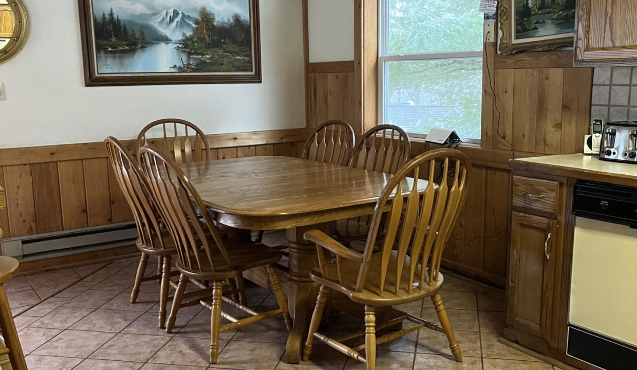 Stone Mountain Chalet Cabin 2 dining room table