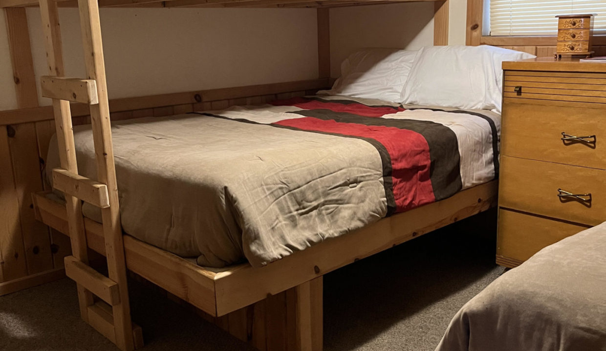 Stone Mountain Chalet Cabin 2 second floor bunkbeds