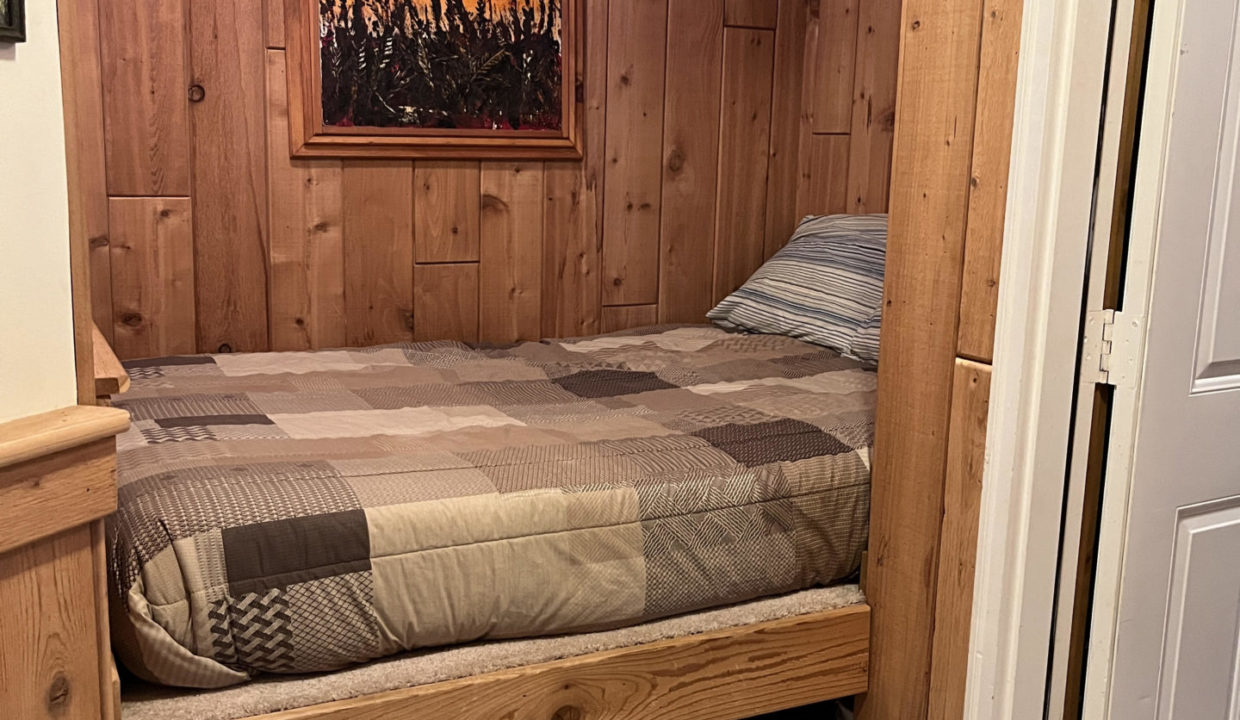 Stone Mountain Chalets Cabin 3 single bed