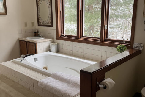 Stone Mountain Chalets Cabin 3 third floor bathroom sink and tub