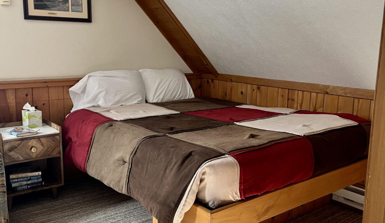 second bedroom in chalet 3 Stone mountain chalets ellicottville ny